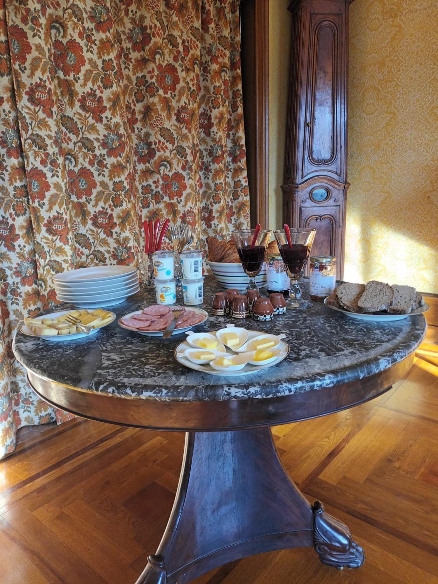 Longue Vue En Arbois Bed & Breakfast ภายนอก รูปภาพ