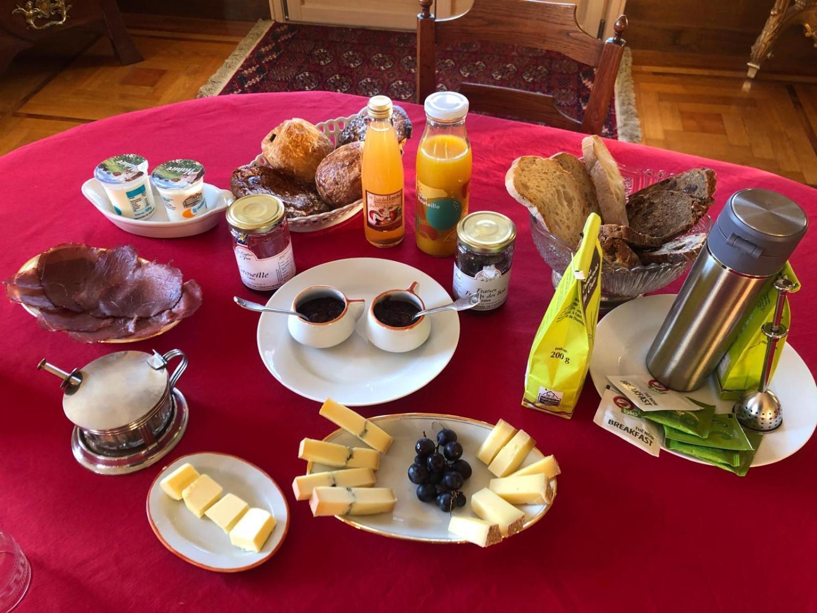 Longue Vue En Arbois Bed & Breakfast ภายนอก รูปภาพ