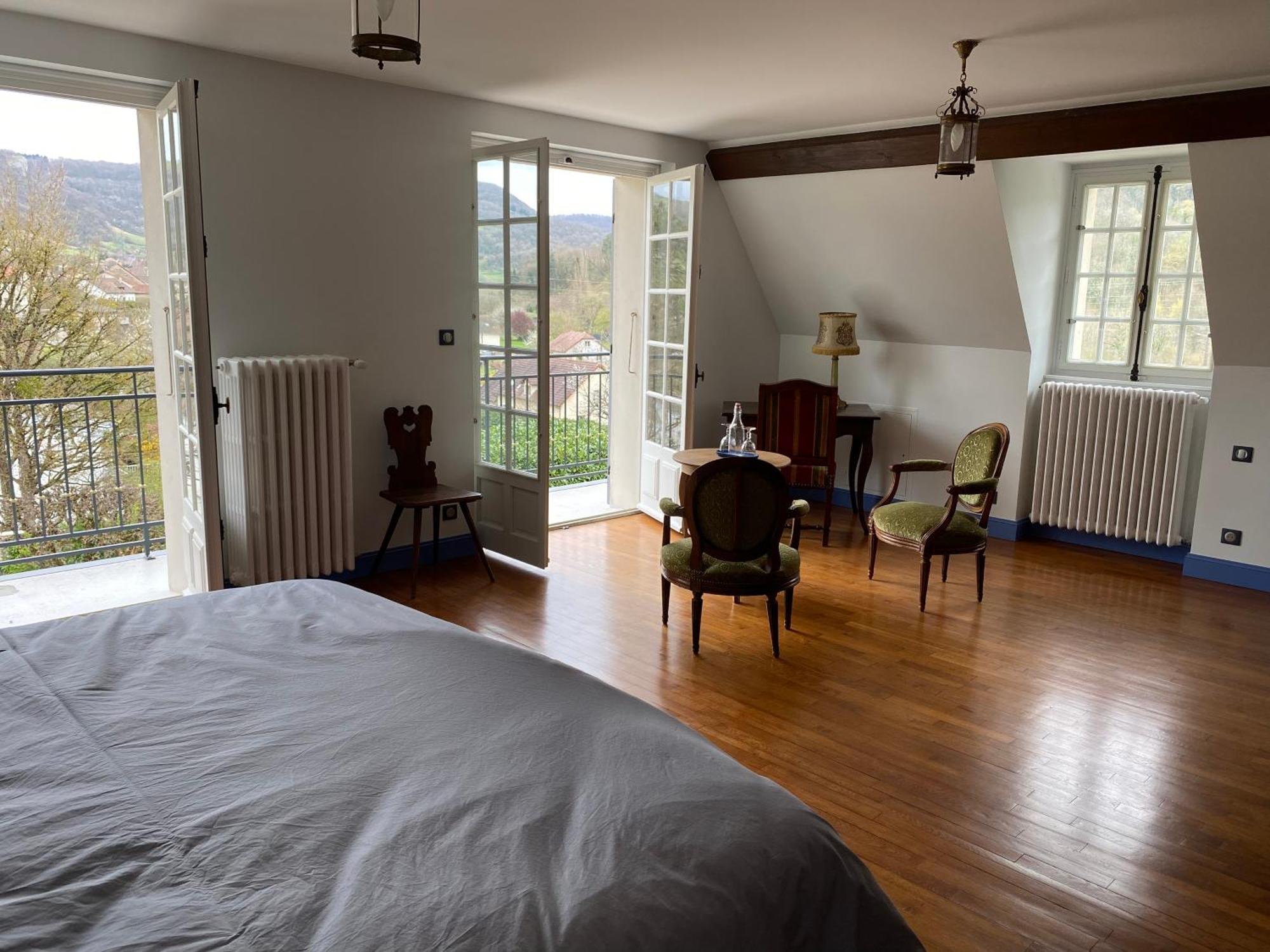 Longue Vue En Arbois Bed & Breakfast ภายนอก รูปภาพ